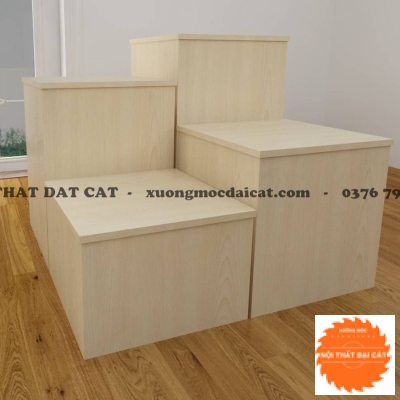 Kệ gỗ trưng bày ở giữa shop KG001