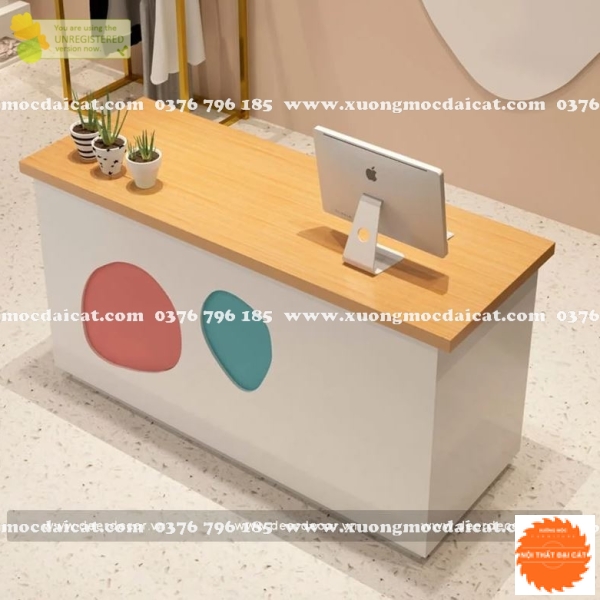 Quầy thu ngân gỗ công nghiệp QTN018