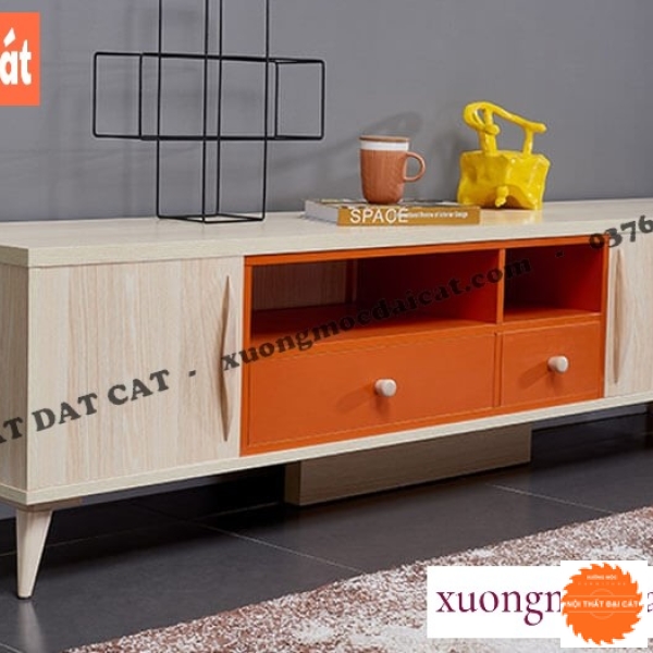 Kệ tivi màu gỗ kết hợp màu cam KTV392