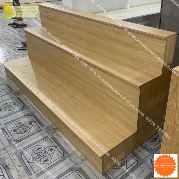 Kệ để đồ trưng bày shop KG019