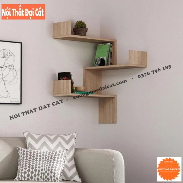 Kệ trang trí bằng gỗ ở góc tường KTT152